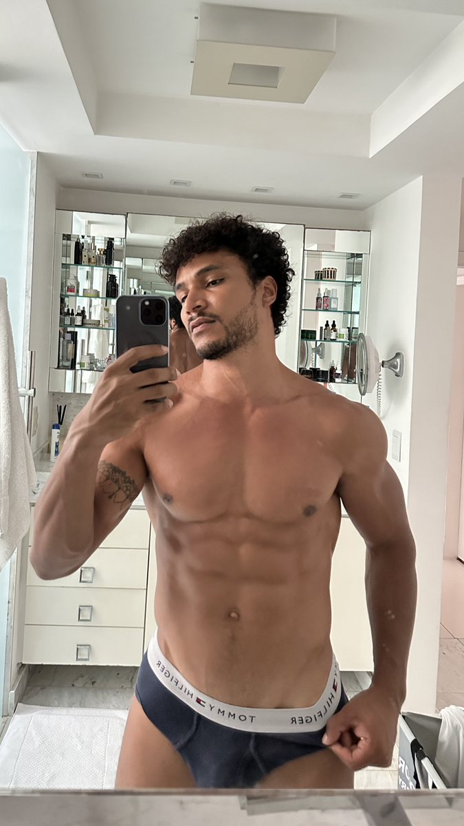 fitcomricky's tweet photo. ✨ https://t.co/IWDCSvWUj1