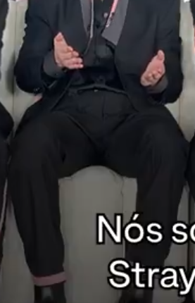 KlausHeisler8's tweet photo. Lee Know really has the thiccccest thighs oh my lord! Like Chan said, he has so many pretty features but his thighs are out of this world. MY FERAL METER SIRRRRR!!!! https://t.co/v7mnRInD4l