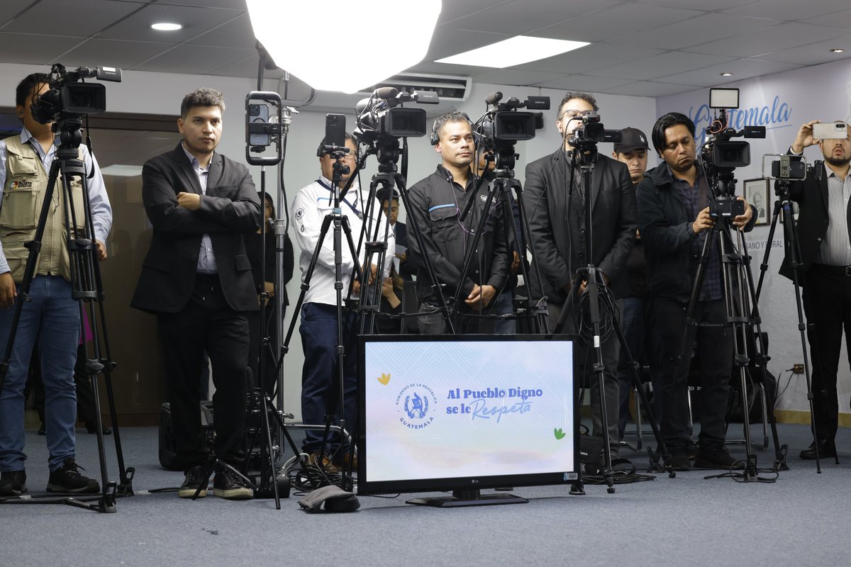 SCSPGT's tweet image. #ManoAManoGT es más que pisos de concreto: es vivir en una casa donde más de 250 mil personas terminarán el año con menos enfermedades y más oportunidades para sus comunidades.

Te contamos el trabajo del @Midesgt en la #RondaGT Ministerial: