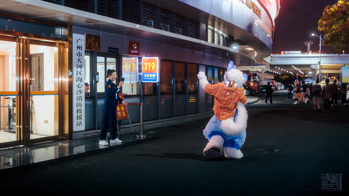 世界纷纷扰扰，小龙和和气气
#FursuitEverday 
📷：<a href="/lyfx2020/">FerandEX·翼轩</a>