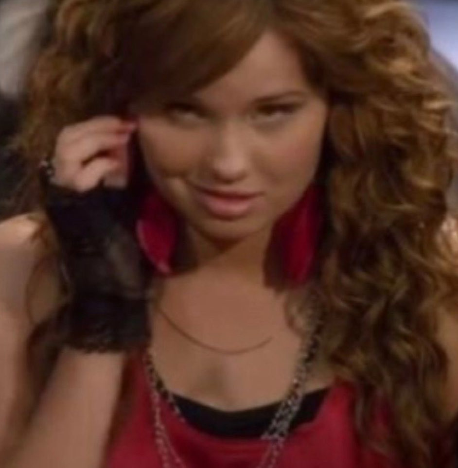 Me lookin at the pumpkin pie like