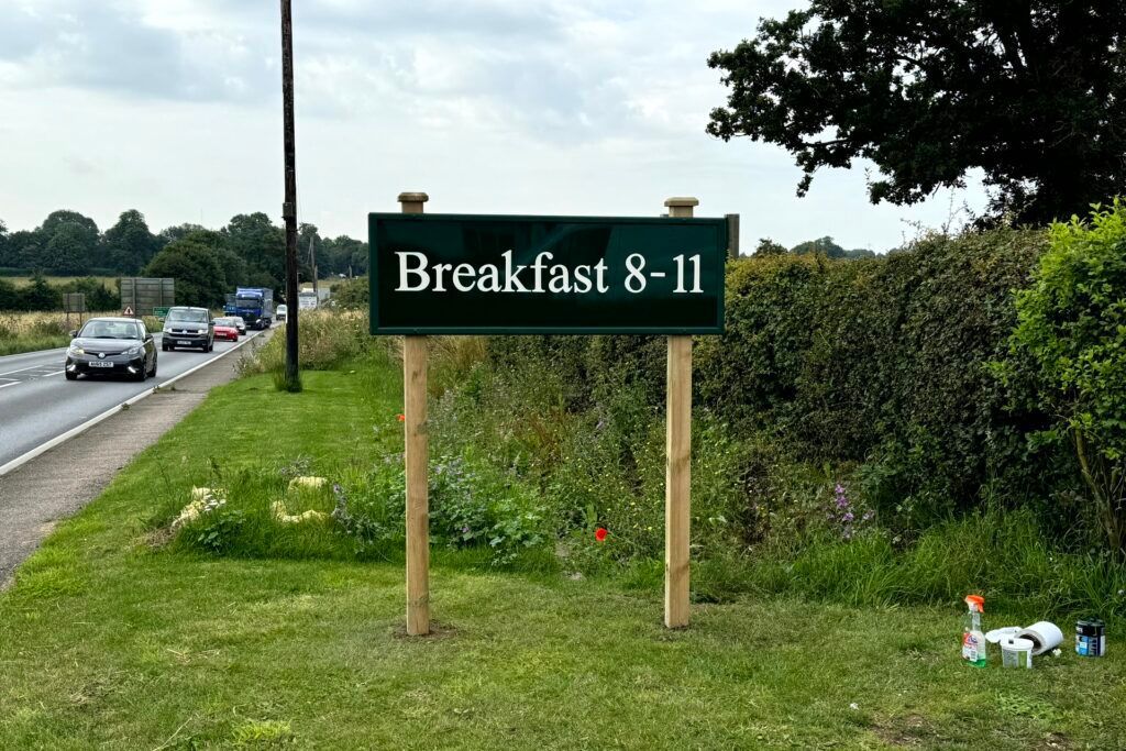 impact4signs's tweet image. Make your signage work harder with a freestanding sign. Perfect for high-traffic areas and easy to reposition as needed. Click to see more. im4s.uk/temporarysigns #DoubleSidedSigns #SignSolutions #SignDesign