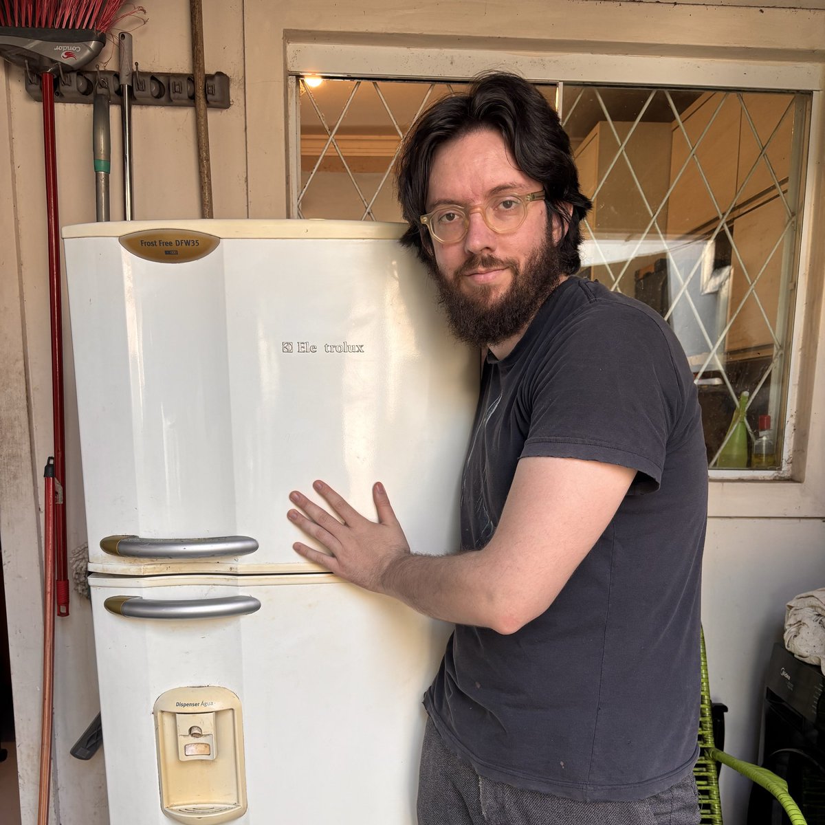 vmsesering's tweet photo. obrigado por conservar nossa comida por quinze anos, geladeira da Electrolux

seja bem vinda geladeira da Midea https://t.co/EiGUElk6mZ