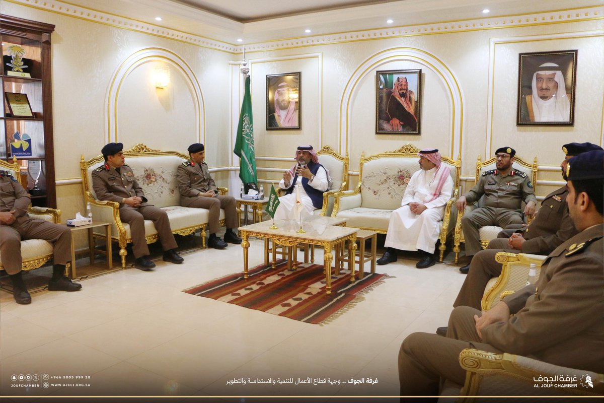 استقبل رئيس مجلس إدارة #غرفة_الجوف الدكتور حمدان بن عبدالله السمرين في مكتبه اليوم مدير عام الدفاع المدني بمنطقة الجوف اللواء أحمد بن ناصر الغامدي، وعدداً من قيادات الدفاع المدني بالمنطقة، وذلك بمناسبة اليوم العالمي للتطوع.