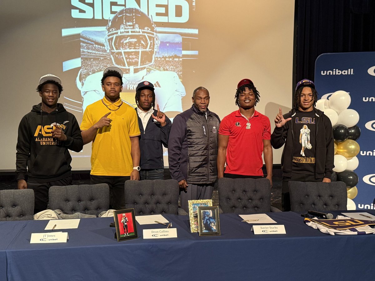 Congratulations Gentlemen! We are very proud! #BigClay #AllBlue

From Left to Right!

#1 Aaron Frye QB - Alabama State
#57 J.T Jones OL - Alabama State
#7 Deon Callin CB - University of South Alabama
Dr. Eugene Dallas - Principal Clay-Chalkville
#2 Xavier Starks S - Cincinnati