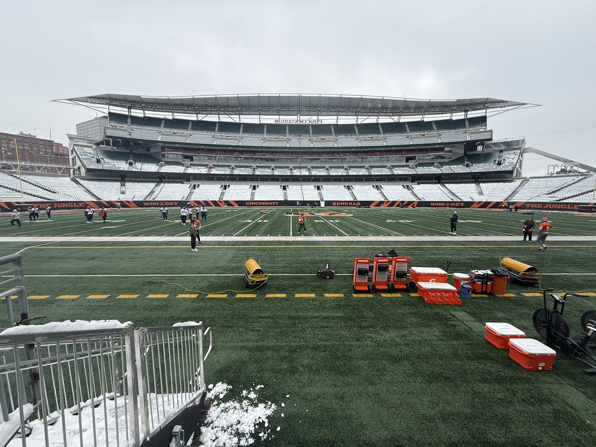 We’re inside a snow covered Paycor stadium today for #Bengals practice…. 

Going to be colder AND snowier in Buffalo on Sunday

<a href="/Local12/">Local 12/WKRC-TV</a>