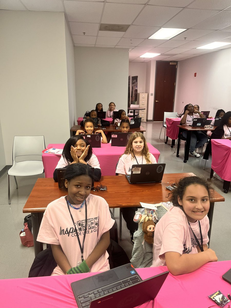 DowdyOHES_MC's tweet image. Truly inspired from the InspiHer Conference today! From the VR Goggles to Microbit Coding to play Rock-Paper-Scissors…. The girls had a BLAST! Thanks @E3TechGirl for making this possible! @OHES_Covington @tutuedtech @shebriej @tutuedtech @NewtonCoSchools
