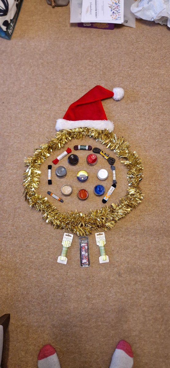 Stocking Fillers 🎅🎄🎁 stuck for ideas?
Polish, laces, protector, shoe horns, umbrellas .. all the perfect size for a Christmas Stocking.

We are open
Thursday, Friday &amp; Saturday. 9am to 1pm

#stockingfillers #shoepolish #umbrella #protector #laces <a href="/CasseldensShoes/">Casseldens Neetandkwik Shoe Repairs</a>