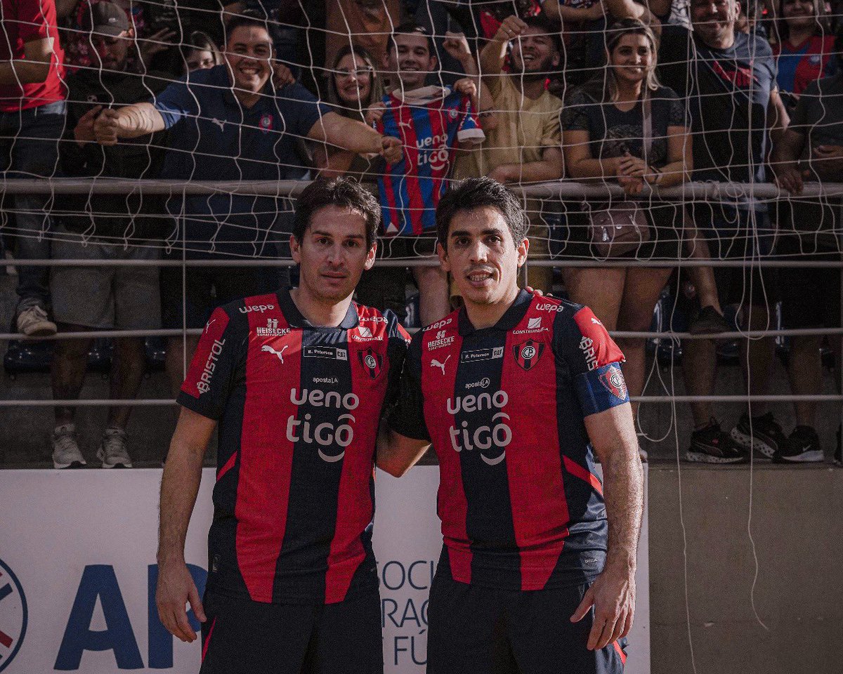 CerroFutsalFIFA's tweet photo. ¡Feliz cumpleaños para nuestras leyendas del Futsal, Gary y Yiyi Ayala! 🫡4️⃣🪄2️⃣

🔵🔴 #𝑳𝒐𝒔𝑫𝒖𝒆ñ𝒐𝒔𝑫𝒆𝒍𝑭𝒖𝒕𝒔𝒂𝒍 🏆🔟 https://t.co/mcdNuQxdlo