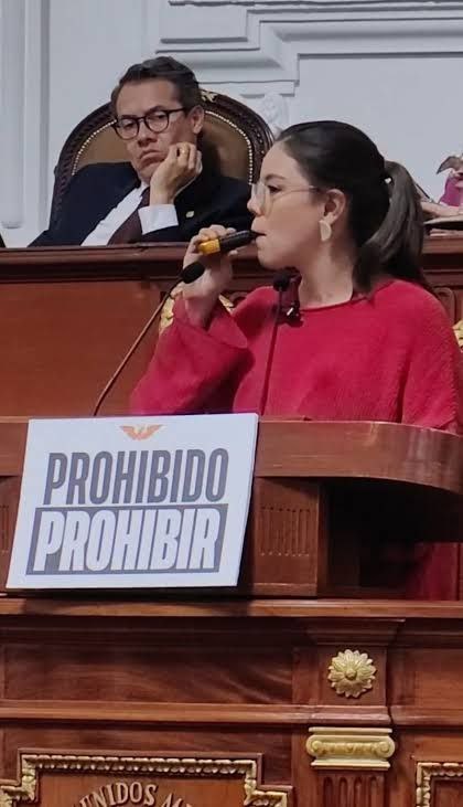 AngelaLaguns's tweet photo. El olor a prohibicionismo del siglo pasado huele más fuerte que cualquier vapor. ¿No aprendimos NADA de la historia? #ProhibirEsRetroceder #VapeoSinCriminalización https://t.co/gmBdacOoQJ