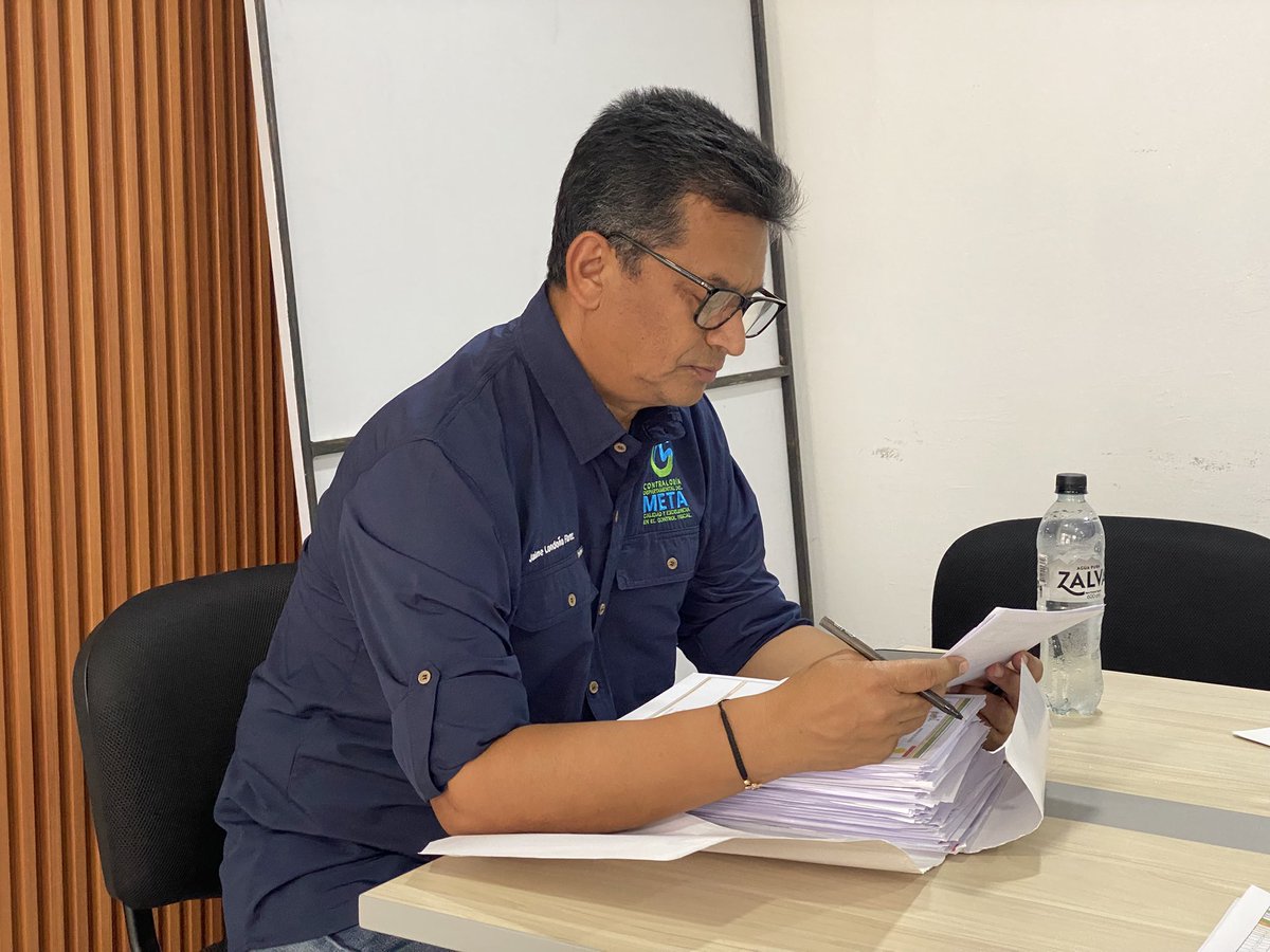 ContraloriaMeta's tweet photo. Liderados por el contralor del Meta Dr. Jaime Londoño, llegamos Mesetas para atender denuncias ciudadanas y revisar posibles falencias en contratos de la adm. También realizamos visita y seguimiento de obras, garantizando la transparencia y el buen uso de los recursos públicos. https://t.co/7TSJp1kvWw