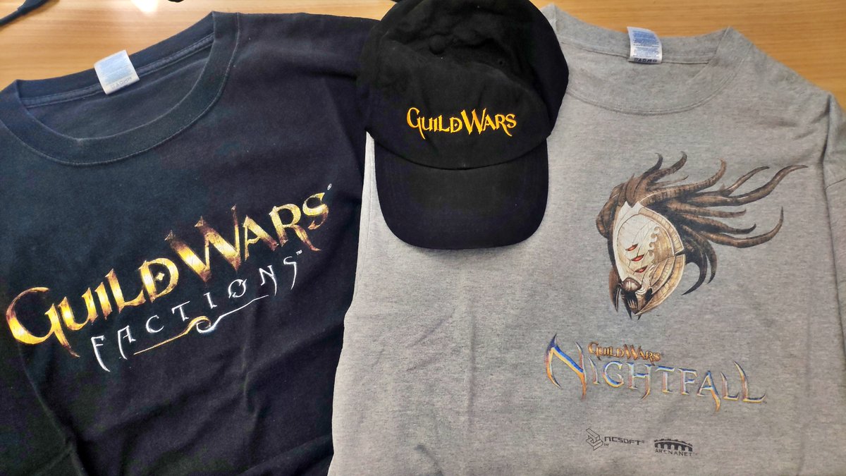 🚀Hoy se lanza Guild Wars Reforged 🎉
Puesta al día para uno de los mejores PvP de la historia 😊
#GuildWars #GuildWarsReforged #GuildWars20 <a href="/GuildWars/">Guild Wars</a> 
Pequeño homenaje quitándole el polvo a mi coleccióncilla de recuerdos 😌
Esos madrugones los fines para jugar GvG. Que tiempos