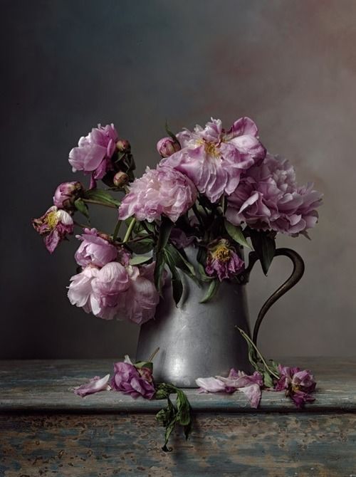 ,,,, 

Dalından kopmuş ise
Solmaya mahkumdur herşey!..

Suya koymaya luzüm yok!