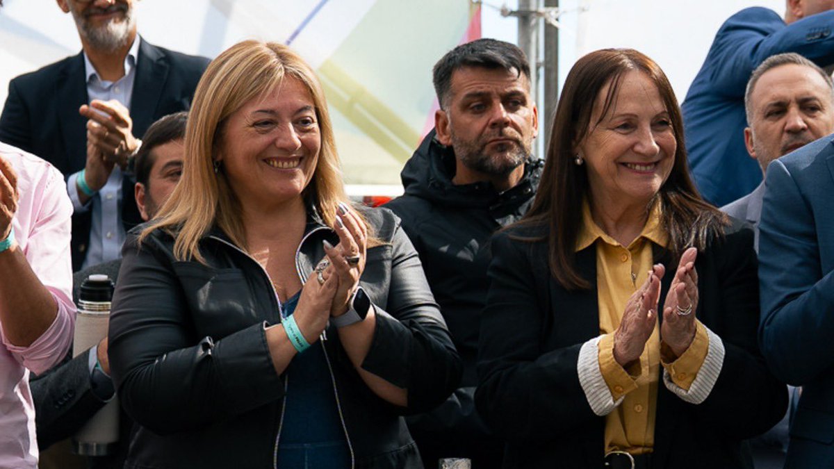 ¡Felicitaciones a nuestra diputada nacional <a href="/Karytta29/">KarinaMaureira</a>! 

Neuquén suma una nueva voz en el Congreso, para seguir defendiendo los derechos de las y los neuquinos y el futuro de nuestra provincia.