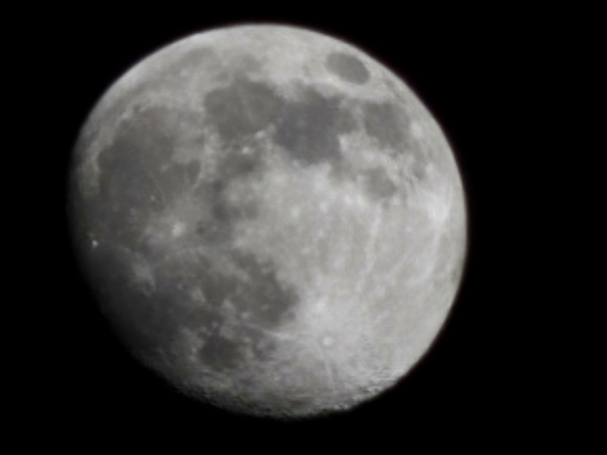 HelloProWAVE's tweet image. got some great pics of the #Moon last night with my phone...believe it or not I got this shot from a moving vehicle lol