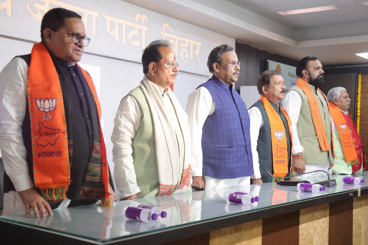 ramsinghmlabjp's tweet photo. आज भाजपा प्रदेश कार्यालय में आयोजित भाजपा विधानमंडल दल की बैठक में शामिल हुआ।
इस अवसर पर राष्ट्रीय संगठन महामंत्री आदरणीय श्री बी. एल. संतोष जी तथ आदरणीय राष्ट्रीय महामंत्री सह बिहार प्रभारी श्री विनोद तावडे जी का अमूल्य मार्गदर्शन प्राप्त हुआ। https://t.co/uzpKg1G9d1