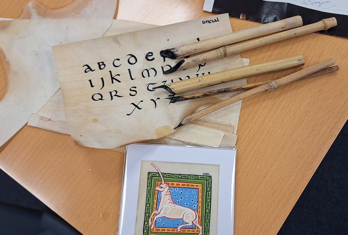 bibliotgn's tweet photo. 🪔Ens endinsem en el món dels #escriptorium #medievals a través dels materials i les feines que s'hi feien. Ariadna Queralt ens descobreix el paper de les #dones durant aquesta etapa, més actiu del què ens pensem.
👉🏼No us perdeu el cicle! https://t.co/XuTVNMXBcq https://t.co/vU4wAD7Vw7