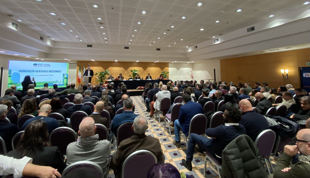 CislNazionale's tweet photo. La Segretaria Generale della #Cisl #DanielaFumarola è oggi a Fiumicino dove interverrà nel corso dei lavori del Consiglio Generale della Fit Cisl. 
@FitCisl 
#CamminoDellaResponsabilità https://t.co/PJjOpzEzVT