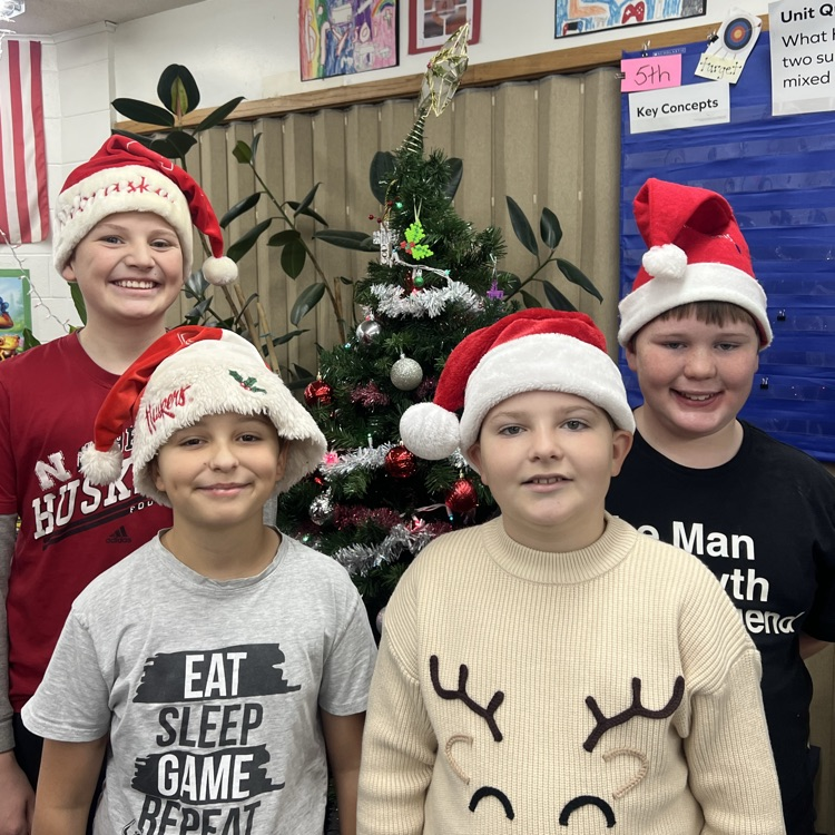 MCSTryon's tweet photo. The 5th/6th graders Rocking their Santa hats  for our holiday countdown! https://t.co/bSZLjCVM9K