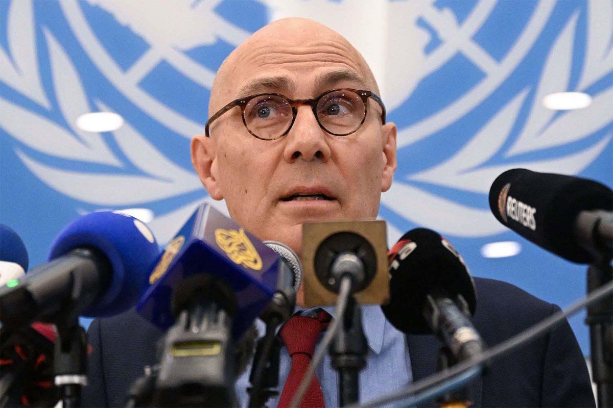 UNGeneva's tweet photo. UN Human Rights Chief @volker_turk deplores the intensifying crackdown on the opposition and the media in #Uganda 🇺🇬 ahead of next month’s general election.

"I urge Ugandan authorities to cease the use of such repressive tactics."

https://t.co/PTO7MOVJAq https://t.co/yZbo5ekxYM