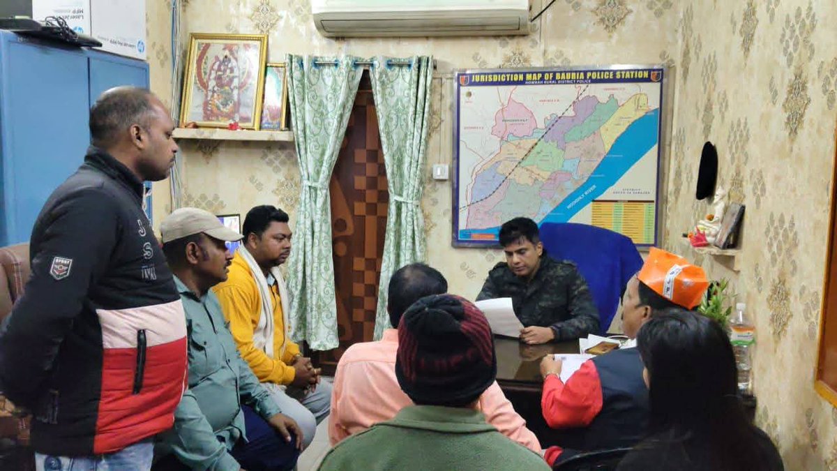 BJP4UluberiaPC's tweet photo. ভারতীয় জনতা পার্টি, হাওড়া গ্রামীণ সাংগঠনিক জেলার ডাকে বিজেপি কর্মীদের বিভিন্ন মিথ্যা মামলায় ফাঁসানো ও পুলিশের অত্যাচারের  প্রতিবাদে বাউড়িয়া থানায় গন ডেপুটেশন দেওয়া হলো।

উপস্থিত ছিলেন সম্মানীয় জেলা নেতৃত্ব, সম্মানীয় কার্যকর্তাসহ অন্যান্য কর্মীবৃন্দগণ। https://t.co/Tl94Ah95sF