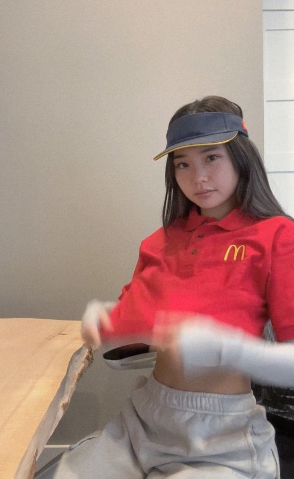 DeborahToluwase's tweet image. Zero stress, just vibes and bad decisions!&quot; 🍂
A Thread 👇🎥