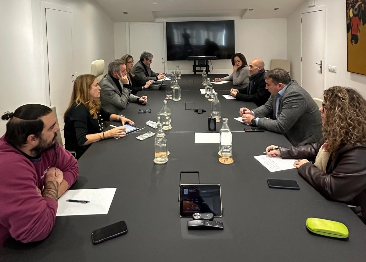 🆕 Hoy nos hemos reunido con <a href="/Asomafrut/">ASOMAFRUT</a> para abordar la situación del eslabón mayorista de frutas 🍉 y hortalizas 🥬 y analizar retos clave para el sector

🤝 Seguimos fortaleciendo sinergias en la colaboración público-privada, modelo de éxito de la Red de #Mercas 

#SomosRed