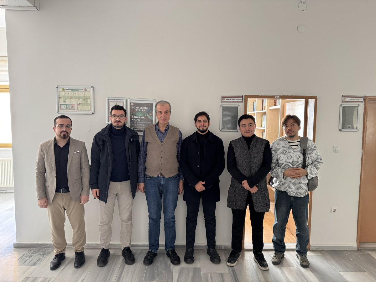 Fatih Sultan Mehmet Vakıf Üniversitesi İslami İlimler Fakültesi bünyesinde çalışmalarını sürdüren İslam Tarihi Platformu ekibi olarak, İstanbul Üniversitesi İlahiyat Fakültesi İslam Tarihi Anabilim Dalı Öğretim Üyesi Prof. Dr. Adnan Demircan hocamızı ziyaret ettik.