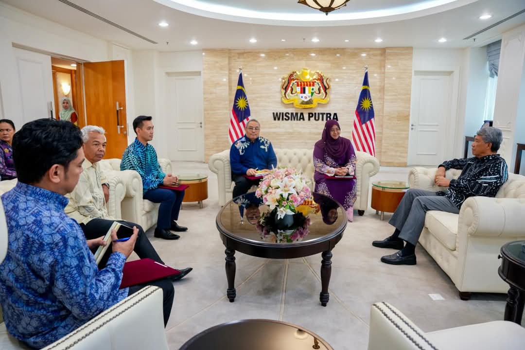 TOKMATCOMMS's tweet image. ...... ke Guangzhou, Republik Rakyat China (RRC); Encik Ahmad Shazril bin Suhaimi Konsul Jeneral Malaysia di Vancouver, Kanada; dan Encik Riaz bin Abdul Razak, Konsul Jeneral Malaysia di Dubai, Emiriah Arab Bersatu (UAE).

Selamat menjalankan tugas.