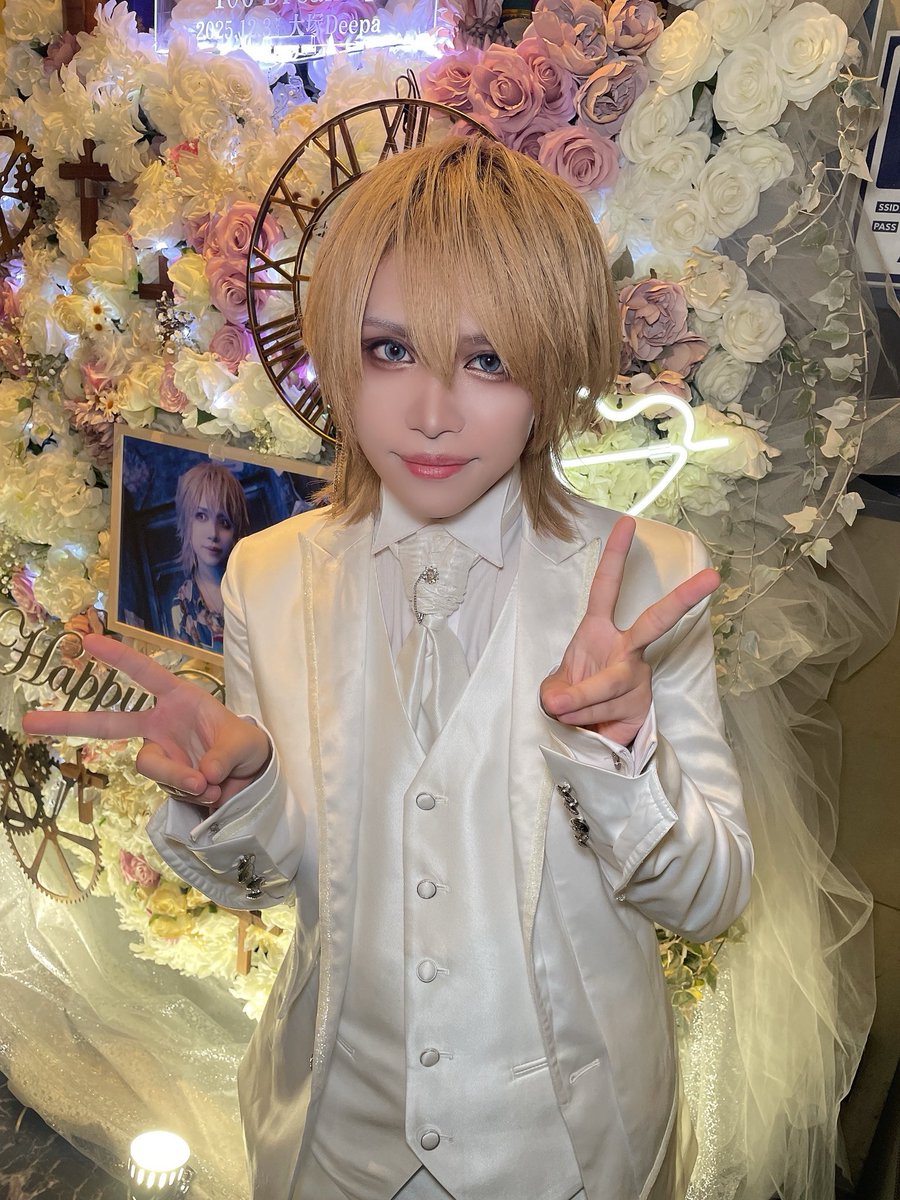 melltaku's tweet photo. Melltaku Birthday ONE MAN LIVE 

『100 Dreams』

本当にありがとうございました！！

この日の為に今年は走って来ました
その中で、
自分の力不足や不甲斐無さを感じる事も多く
逃げ出したくなる夜も正直あった

けど、今日のワンマンのステージで
そんな夜も無駄では無かったと
救われたような気持ちになりました

たくさんの人に支えられてるんだな
愛されてたんだなと

本当に幸せでいっぱいでした
ありがとう

そして、今日はゴールではなく通過点だと思っています
そこに居てくれている限り
これからも自分の音楽を届けていく事を辞めないし

当たり前に次の予定があって
当たり前にライブが出来て
当たり前に会えるなんて事はないんだと
痛感させられた一年でしたが

当たり前に出来るように
皆の居場所を守れるように
ステージに立ち続けていくので
どうかこれからもよろしくお願いします！

そう思わせてもらえる事に感謝
何か届けられてたら嬉しいよ

今日は本当にありがとうございました！！