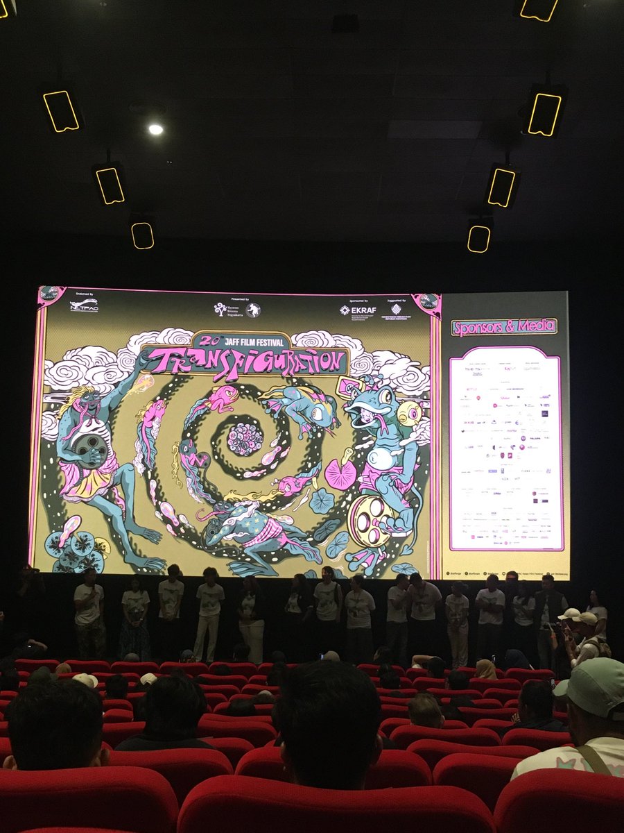 Indonesian premiere ESOK TANPA IBU (MOTHERNET) di JAFF, menarik dan berhasil memadukan konsep AI dengan drama keluarga. Tak disangka karakternya juga kocak, berhasil bikin ketawa. Ada banyak hal juga yang bisa dibahas dari berbagai sisi, menjelajahi tema-tema seperti menghadapi