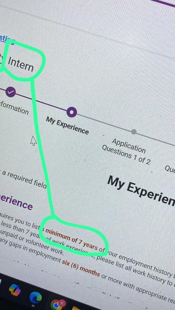 snaxnshii's tweet image. ???? There&apos;s nothing we will not see in this social media management thing o🥲🤲

Intern and 7 years experience in the same sentence 😭😭. 

Abi it&apos;s prank???