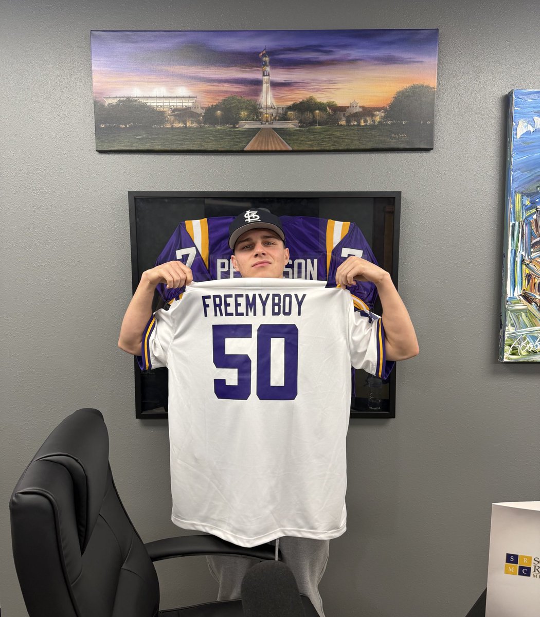 Tingle__Co's tweet photo. Shoutout to the Tingle & Co Chat for the #FreeMyBoy Jerseyπ₯
@ChristianCow_ has officially COMMITTED to FreeMyBoy Universityπ€£ https://t.co/CGcJUTZBfP