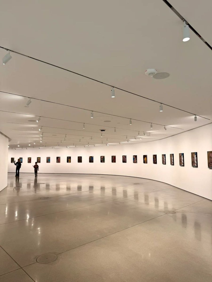 usebigkey's tweet image. Stroll through the curved galleries of The Broad Museum in Los Angeles, admire the contemporary art collection on the walls, and experience the unique charm of the architecture.