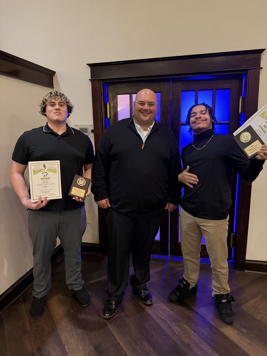 aidentorres70's tweet photo. After a great junior year I was awarded offensive linemen of the year! https://t.co/3xd9RyojOG