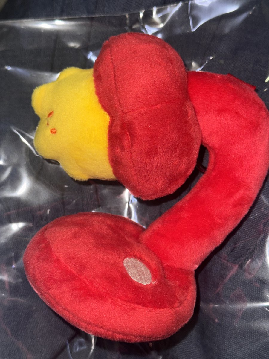 เด็กคนนี้ได้ไป #YOLOARTFEST2025 ด้วยกันอย่างเป็นทางการแล้วค่ะ

น้องเป็นรื่อรื่อสายลับที่แอบมาเป็นโคมไฟเป็นกำลังใจให้ทุกคนน้า💡🤟 เจอกันวันเสาร์นี้ที่สามย่านมิตรทาวน์ครัฟฟ