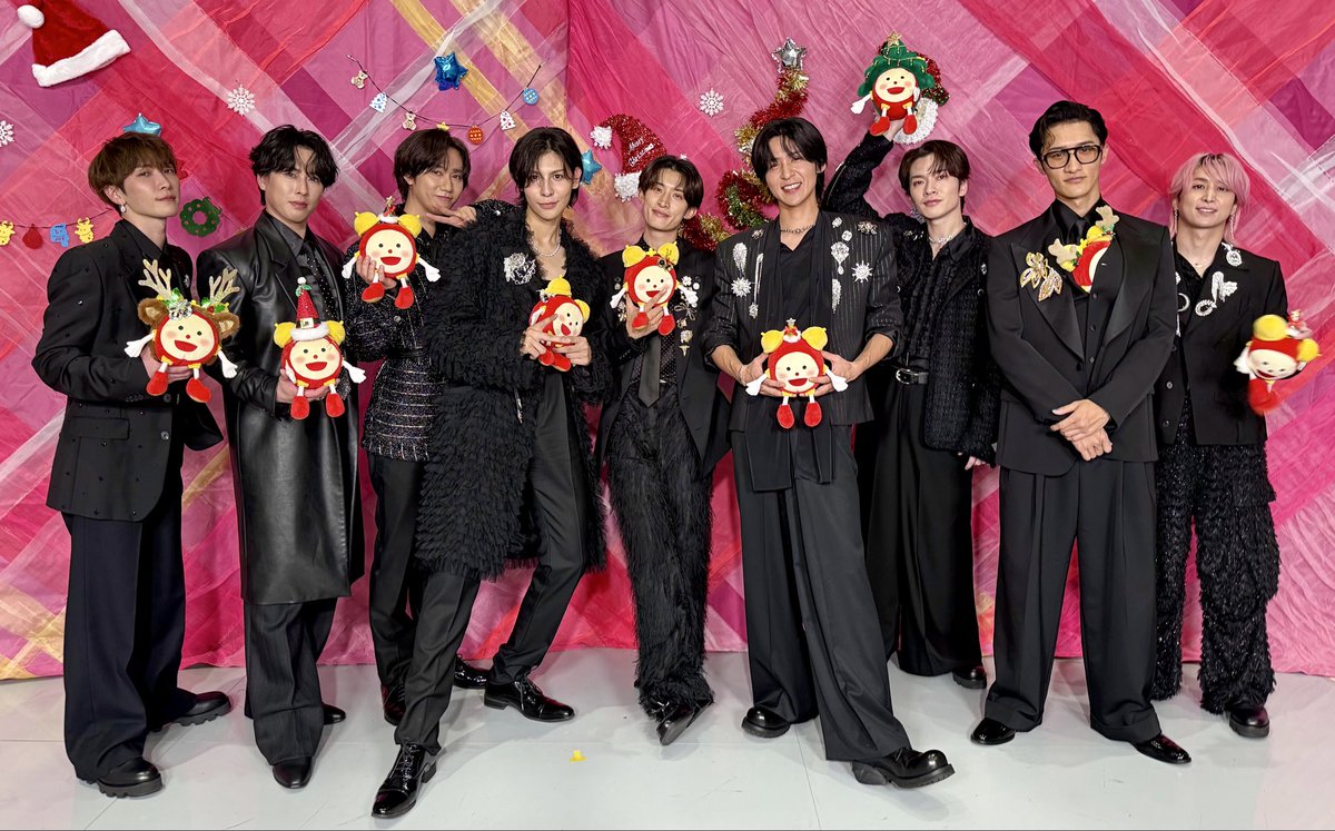 あす4日(木)の #めざましテレビ エンタメPick Up☝️
2025 #FNS歌謡祭 第1夜に出演した #SnowMan のみなさんにインタビュー🎤
パフォーマンス中のフジテレビコスプレの裏話を教えてくれたよ✨#ラウール さんはまさかの!？軽部アナスタイル😂
お楽しみに〜🥳💕

☆内容変更の際はご了承下さい