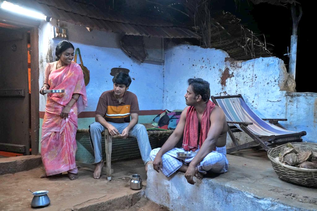 Movie: #Angammal Review 🍿 
Runtime 🎥: 1hr55mins

- A Compelling Period Rural family drama with a simple conflict..🌟
- #GeethaKailasam was Terrific as Angammal.. Good characterization &amp; Very natural performance..👌
- Rest of the Cast was a Good support..🤝
- Even though the