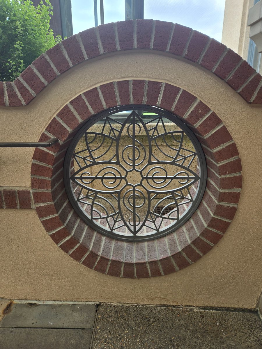 Savannah_0611's tweet image. Some more windows from my collection for #WindowsOnWednesday #AlphabetChallenge #WeekWforWindows. Hope you all aren&apos;t too tired of them.😂