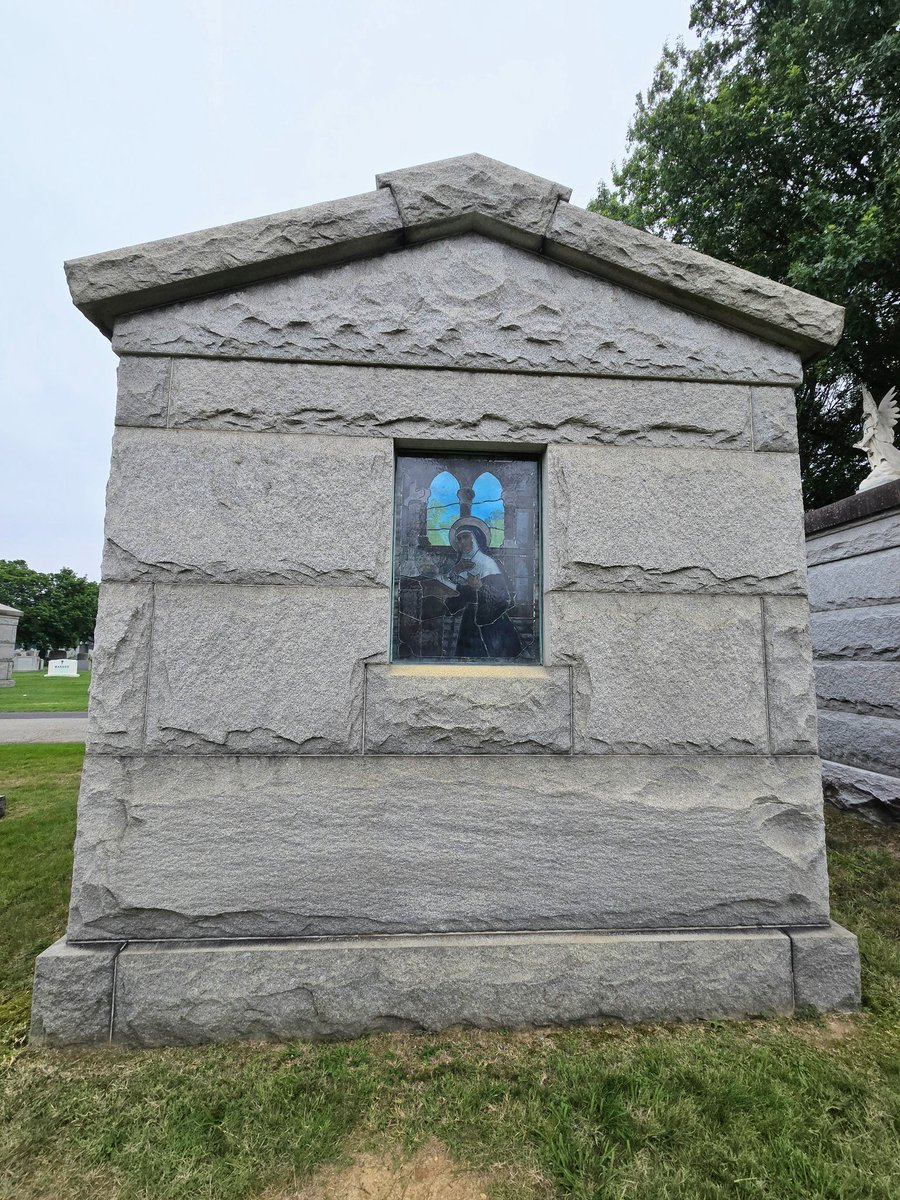 Savannah_0611's tweet image. Some more windows from my collection for #WindowsOnWednesday #AlphabetChallenge #WeekWforWindows. Hope you all aren&apos;t too tired of them.😂