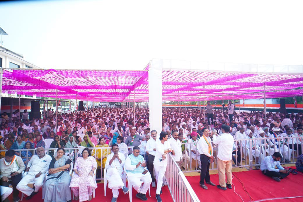 LutyensMediaIN's tweet image. गुजरात कांग्रेस की जन आक्रोश यात्रा।