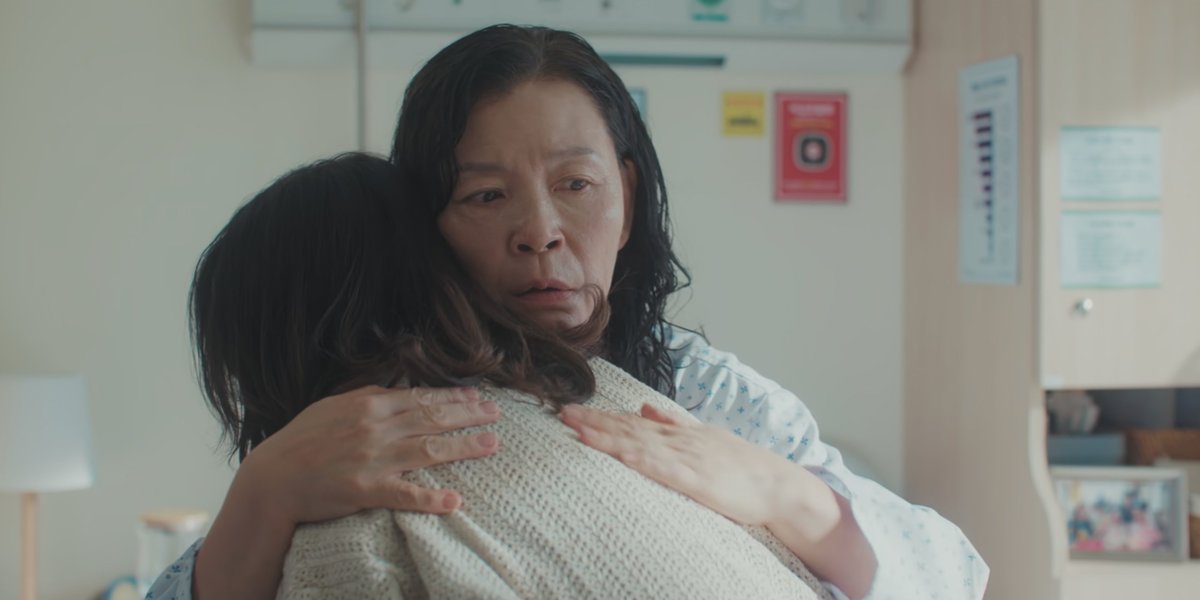 CitrocityB's tweet photo. this kdrama giving me the leads' moms randomly meeting and bonding instead of "we met as kids on random street on a random day" trope. 🥹 

#dynamitekiss #DynamiteKissEp7 https://t.co/hWRr5JoHy3