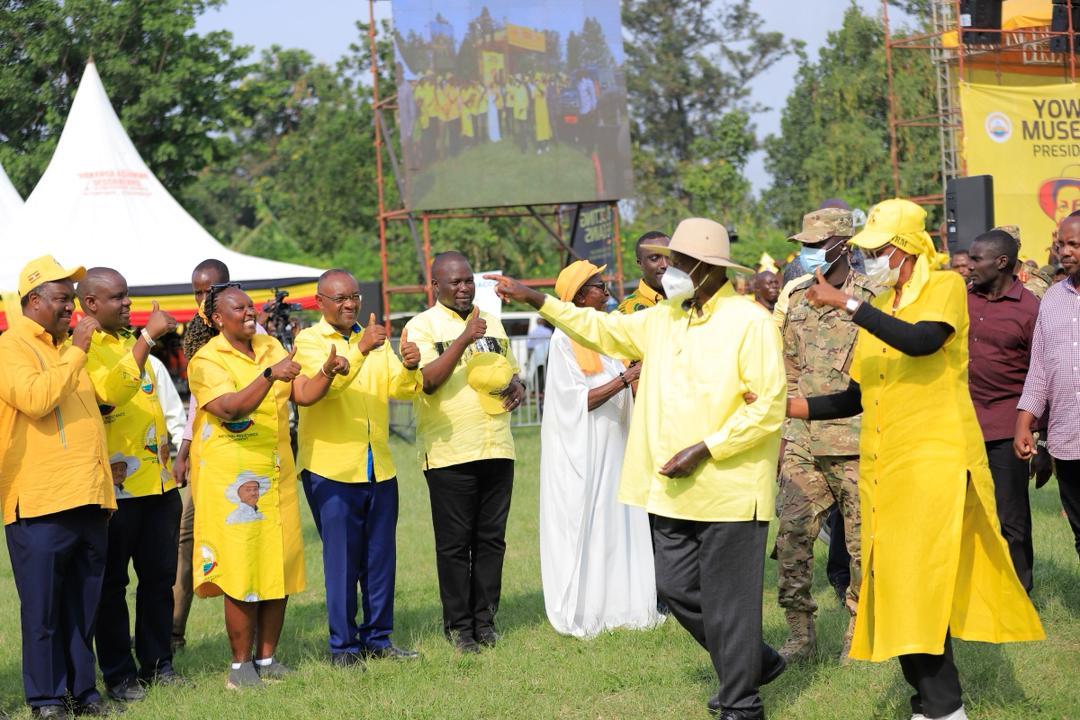 Champion of Champions Mzee <a href="/KagutaMuseveni/">Yoweri K Museveni</a> arrival in Rubirizi district for Ankole Sub-region final rally .