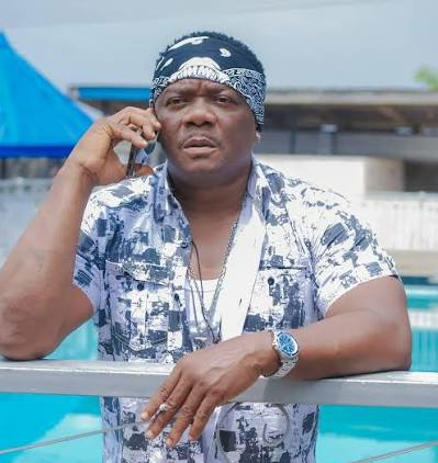 Ogbenitom's tweet image. Dem run you street and you&apos;re allowed to pick just one of these 3 guys to go back there and show them real craze .

Who are you picking?

A. Baraka
B. Eko 
C. Omo Banke
D. Kelvin