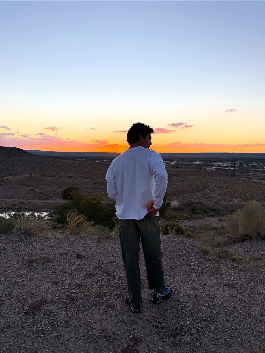 joejonasportal's tweet image. "Que sejam crianças pelo o máximo de tempo que puderem. Que elas possam falar comigo e com a mãe delas sobre qualquer coisa. Que elas sintam o máximo de segurança e conforto que podem sentir. O que quer que seja eu prefiro que elas me vejam como um amigo e falem comigo."

— Joe