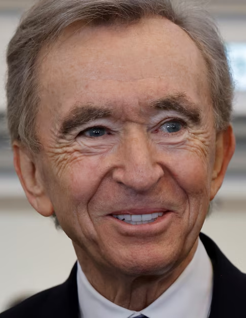 En 1984, Bernard Arnault a racheté le groupe textile Boussac et sa pépite, Dior, 400 millions de francs et a reçu... 633 millions de francs d'aides publiques !
Pour bâtir son empire, il a donc reçu plus de subventions publiques que ce que lui a coûté l’entreprise Boussac.