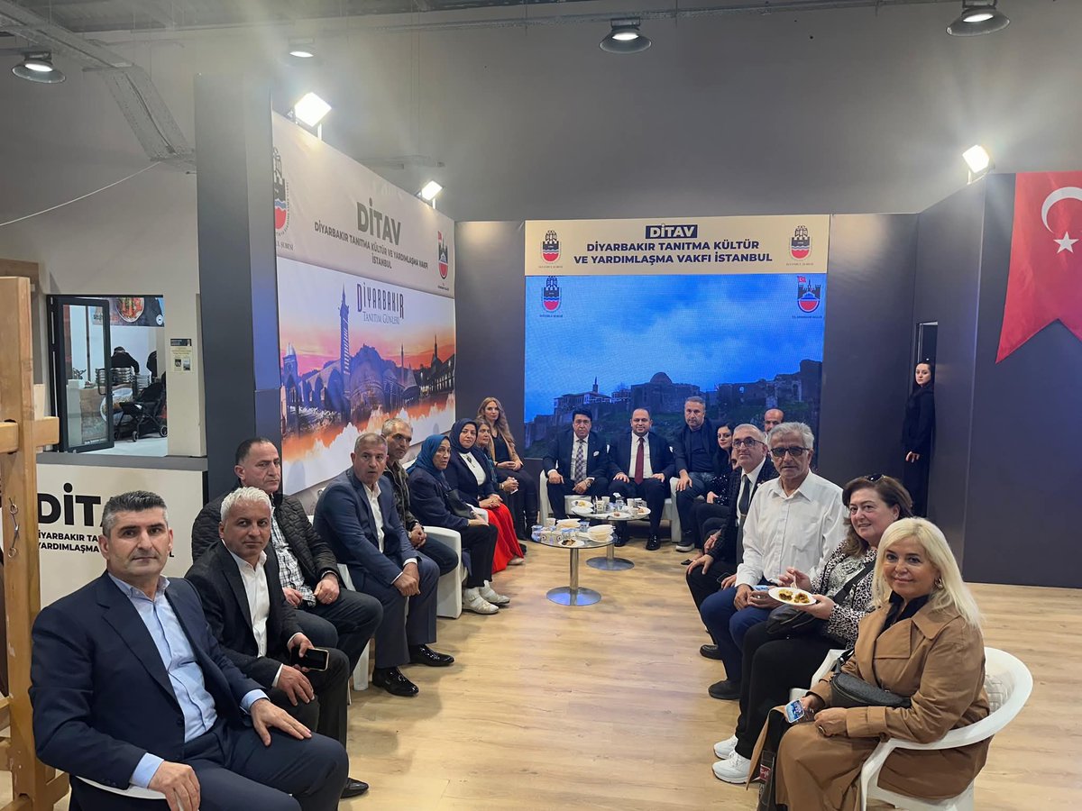 Genel Başkanımız Fuat Bodur, Genel Başkan Vekilimiz Ahmet Çalbay ve yönetim kurulu üyelerimizle birlikte Diyarbakır Tanıtım Günleri’ne katıldık.
Misafirperverliği ve katkıları için DİTAV İstanbul Şube Başkanı Av. Aydoğan Ahiakın’a teşekkür ederiz.
 Herkese gönülden teşekkürler.
