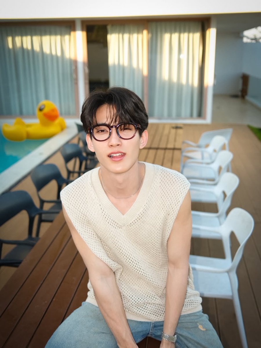 FirstLoveofc_'s tweet photo. [03.12.2025]
IG Post : first_fh

Easy days, warm light.

#First_Chalongrat #รักแรกของเฟริสท์ https://t.co/WUjRvP7SgG