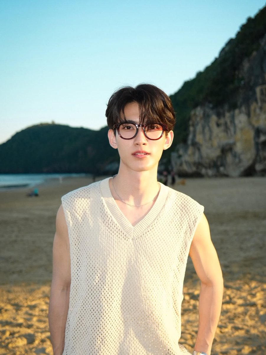 FirstLoveofc_'s tweet photo. [03.12.2025]
IG Post : first_fh

Easy days, warm light.

#First_Chalongrat #รักแรกของเฟริสท์ https://t.co/WUjRvP7SgG