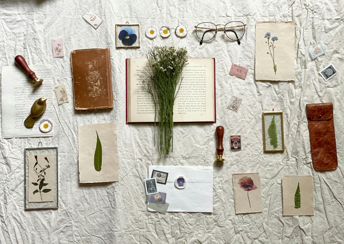 Reagan1160652's tweet image. #WaxPaperArt #TranslucentArt #PaperCraftMagic #DIYWaxPaper #ArtThatGlows��️��️